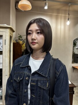 エイム(Aem.) *オリーブグレージュ 内に自然に入る大人ボブ