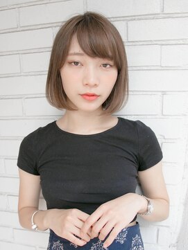 ルティア(Lutia) 前下がりボブ　アッシュカラー　似合わせカット