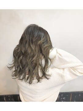 オースト ヘアー ステラ 新宿店(Aust hair Stella) グラデーションカラー☆ハイトーングレージュ