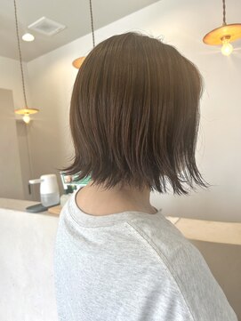 ミュゼプリュム(Musee plume) 軽いボブ/外ハネボブ/ベージュカラー