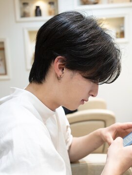 ネイビー(NAVY) 自然な毛流れセンターパート