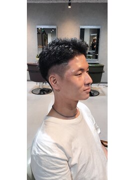 エスケイブ(S/CAVE) ツーブロック刈り上げアップバング