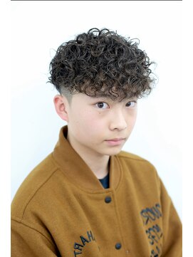 ステラ(STELLA) スペインカール/スパイラルパーマ/刈り上げマッシュ/眉毛