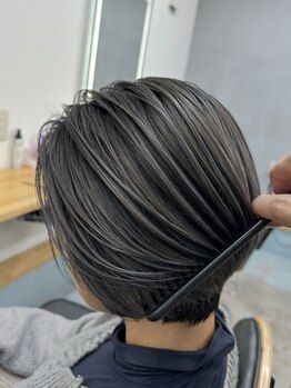 オアシス(oasis)の写真/迷いを自信に変える！デザイン性のあるグレイカラーで一気に垢抜け◎高いカット技術でトレンド感も抜群♪