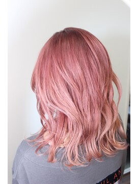 ジウ 上通り(JIU) くびれ☆無造作ミディアム☆ハイトーン×パステルピンク☆耳かけ