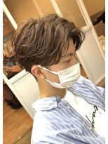 リヴ オオサカ(LIV OSAKA)&nbsp;センターパート　毛流れパーマ　ツーブロック