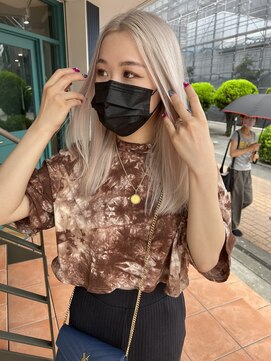 エイチ(H) ホワイトベージュ/wカラー