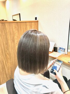 ナガレ(流 na.ga.re) パツッとボブ