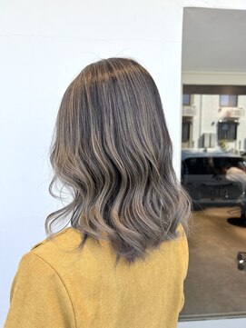 ナチュラル ヘアーデザイニング(Natural hair designing) 根元が気になりにくいバレイヤージュ @anju_takei