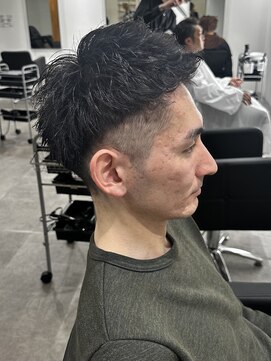 ヒュイル バイ ニアウ(Hwyl by Niau) メンズジェットモヒカンパーマニュアンスパーマベリーショート