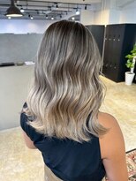 メリー オオサカ(Merly Osaka)&nbsp;海外アッシュベージュバレイヤージュ