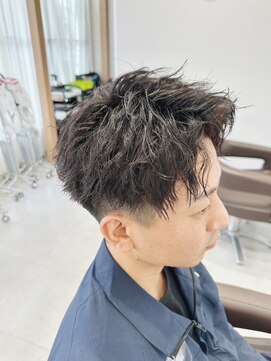 エン(eNN) メンズツーブロック・刈り上げ・スパイラルパーマ・アップバング