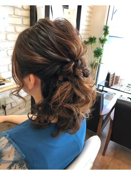 マイロヘアー 簡単に可愛いくなれるハーフアップ