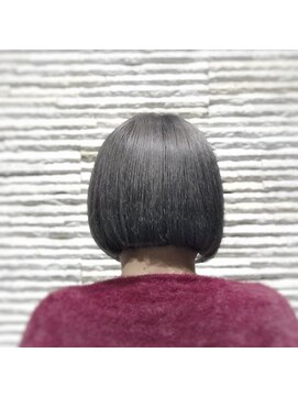 ビス リアン 川口店(Vis lien) アッシュグレー/ボブ/アッシュ/前下がり/小顔/ケアブリーチ/前髪