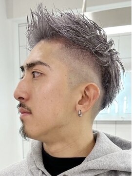 ウィコ 新宿(WICO) ホワイトシルバー[新宿駅/アッシュブラック/カルマパーマ]