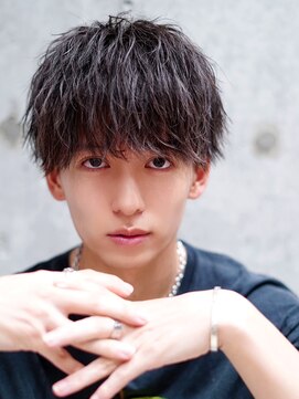 ライラ(Lyla) シャープに舞い散るソフトツイストパーマ