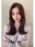 後れ毛が可愛い顔周りハイレイヤーロングチェリーブラウン