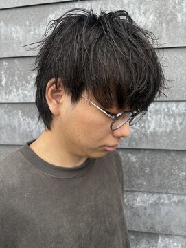 ヒュイル バイ ニアウ(Hwyl by Niau) MEN’S HAIR/サーフカール/刈り上げセンターパート/伊勢崎