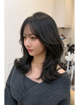 キューミー(Qmee) レイヤーカット くびれヘア 韓国風 暗髪