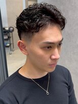ディスイズバーバーフォース(THIS IS BARBER 4th)&nbsp;ショートパーマ ツーブロック 黒髪 アップバング 20代