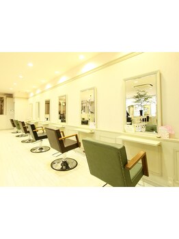 カットのみ以外なら全メニュー炭酸シャンプー付き♪頭皮環境を整えながら理想の美髪を叶えます！