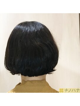 ナノハナ ショート前下がりボブ