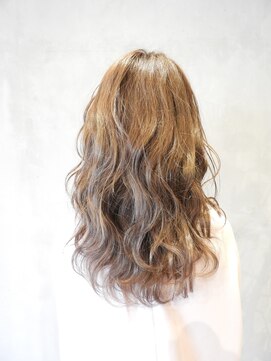 ロミ(ROMI) ☆ナチュラルウェーブ☆うるツヤ♪グレージュセミディ♪