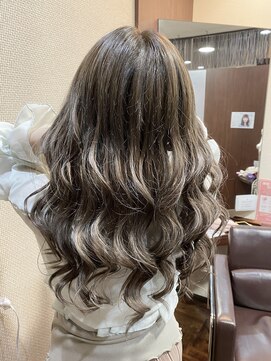 レヴェリー(REVERIE) #プルエクステ#グラデーション#グレージュ#暗めカラー