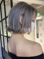 エリマ 調布(elima)&nbsp;大人かわいい外ハネボブ シルバーグレージュ フェザーバング