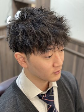 ミリオンバックス 上野(Million Bucks) 前髪にボリュームとスパイラルパーマ<理容室>[上野/シェービング