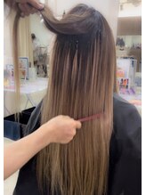 お金かけた分綺麗なロングヘアが約束されます。