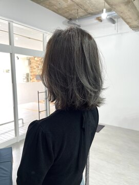チーク(CHiiK) ミディアム×レイヤーボブ×グレージュ（ブリーチ履歴あり）