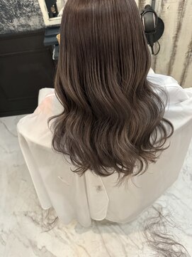 ニーゼロゼロナナ(2007) グレージュ