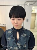 【コンパクトにまとまるショートヘア】