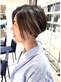 大人ショートレイヤー/ツーブロック耳かけ/白髪ぼかし30代40代