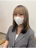 ベージュ