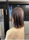 グレージュ切りっぱなしボブ前髪ありミニボブミルクティベージュ