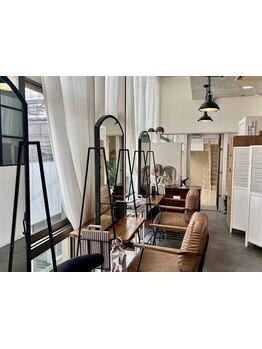 マンツーマン×プライベート空間◎大人女性から支持多数！脱白髪染めや髪質改善はお任せ！