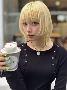 プール(POOL) 顔まわりウルフボブ×ペールブロンド×カフェ