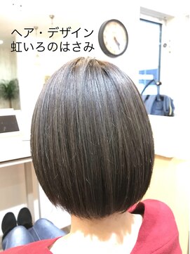 ヘア デザイン 虹いろのはさみ イルミナカラー オーシャンでバング短めのボブ