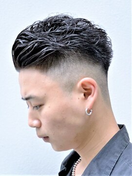 ガズル ハラジュク(GUZZLE HARAJUKU) スキンフェードカット くせ毛ショート オールバック メンズ