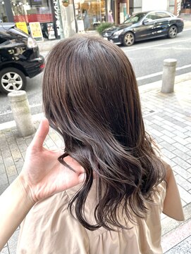 アンビエンテ(ambiente) 伸ばしかけヘア　透明感アッシュベージュ【坂根】