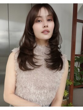 ソピ バイ インビテーション(sopi by invitation) “NARUOKA”レイヤーカット/くすみベージュ/ハッシュカット