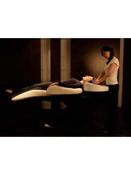 *頭浸浴*選べるアロマでリラックススパ♪フルフラットシャンプー台で快適にお過ごしいただけます。