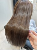 明るめベージュカラーに髪質改善トリートメント