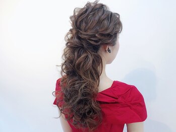 アメリ(AMELIE)の写真/《ヘアアレンジ大好評》表参道4分/土日祝7時～有名人も多数訪れるサロンでメイクもヘアセットもお任せ！