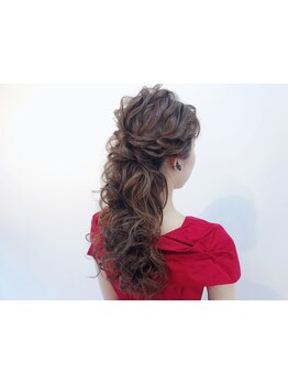 《ヘアアレンジ大好評》表参道4分/土日祝7時～有名人も多数訪れるサロンでメイクもヘアセットもお任せ！