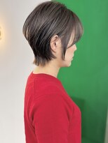 モリオ(morio)&nbsp;ハイライトカラー白髪ぼかしハイライトくびれショートボブ