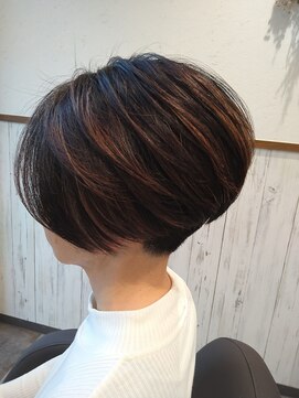 アドゥーノ(adn) 前下がりショートボブ