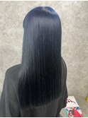 ブルーとブラックのコントラストカラー